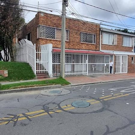 Apartamento Edificio Los Delfines Богота Экстерьер фото